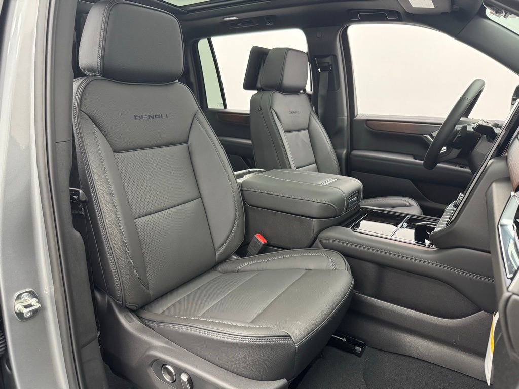 New 2026 GMC Yukon XL Denali w/ Denali Reserve Package image 39