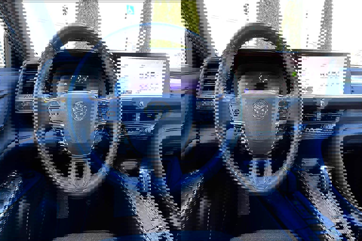 Used 2023 Toyota Crown XLE image 5