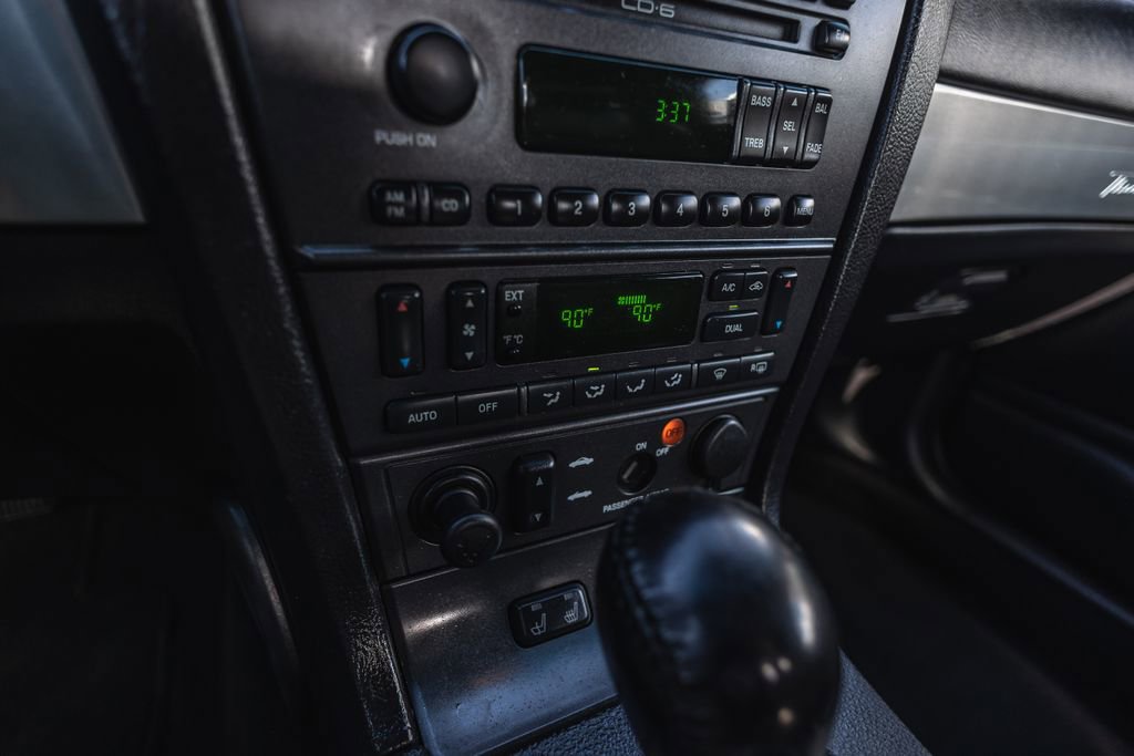 Used 2003 Ford Thunderbird image 23