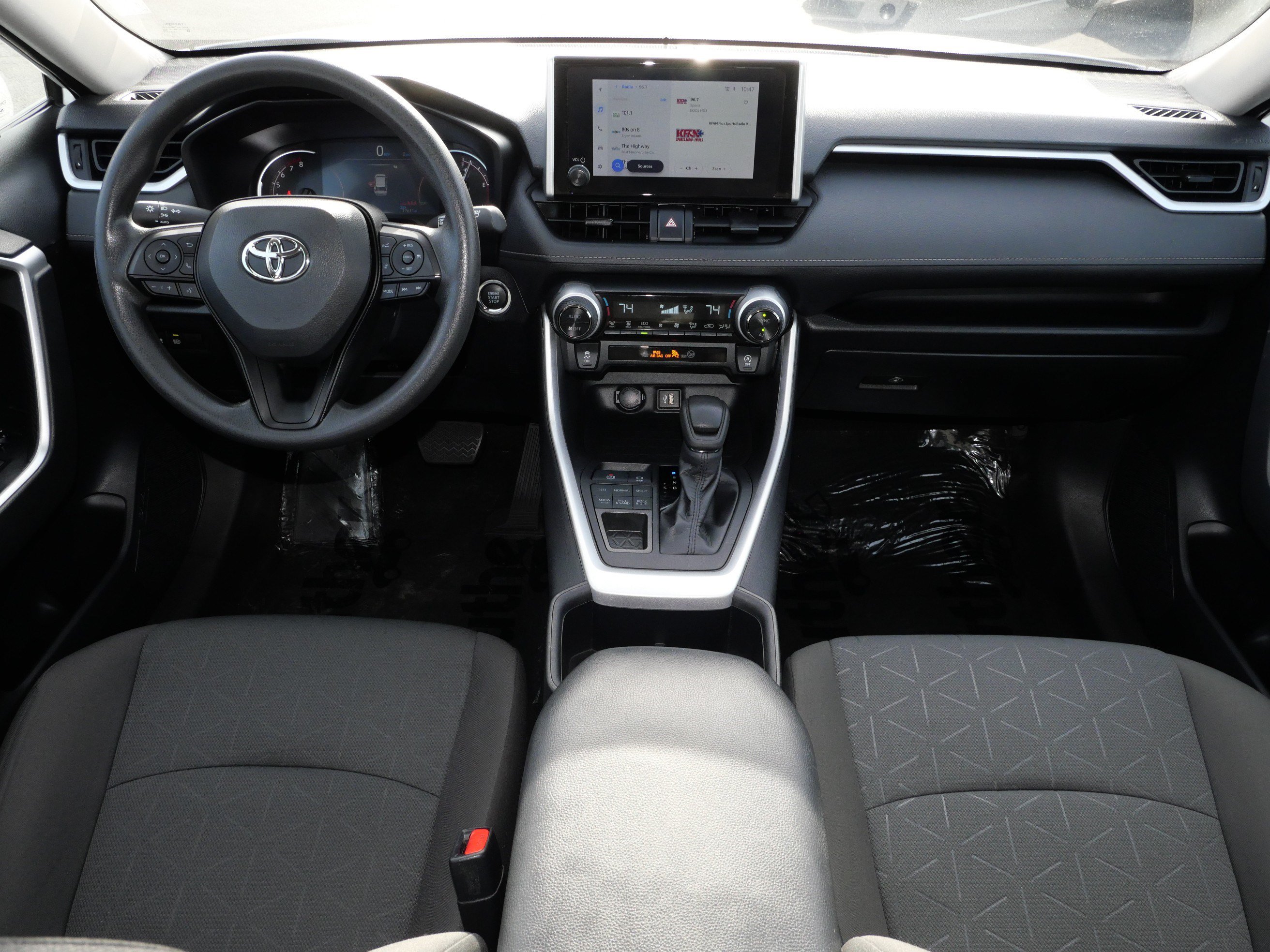 Used 2024 Toyota RAV4 XLE AWD/4WD image 10