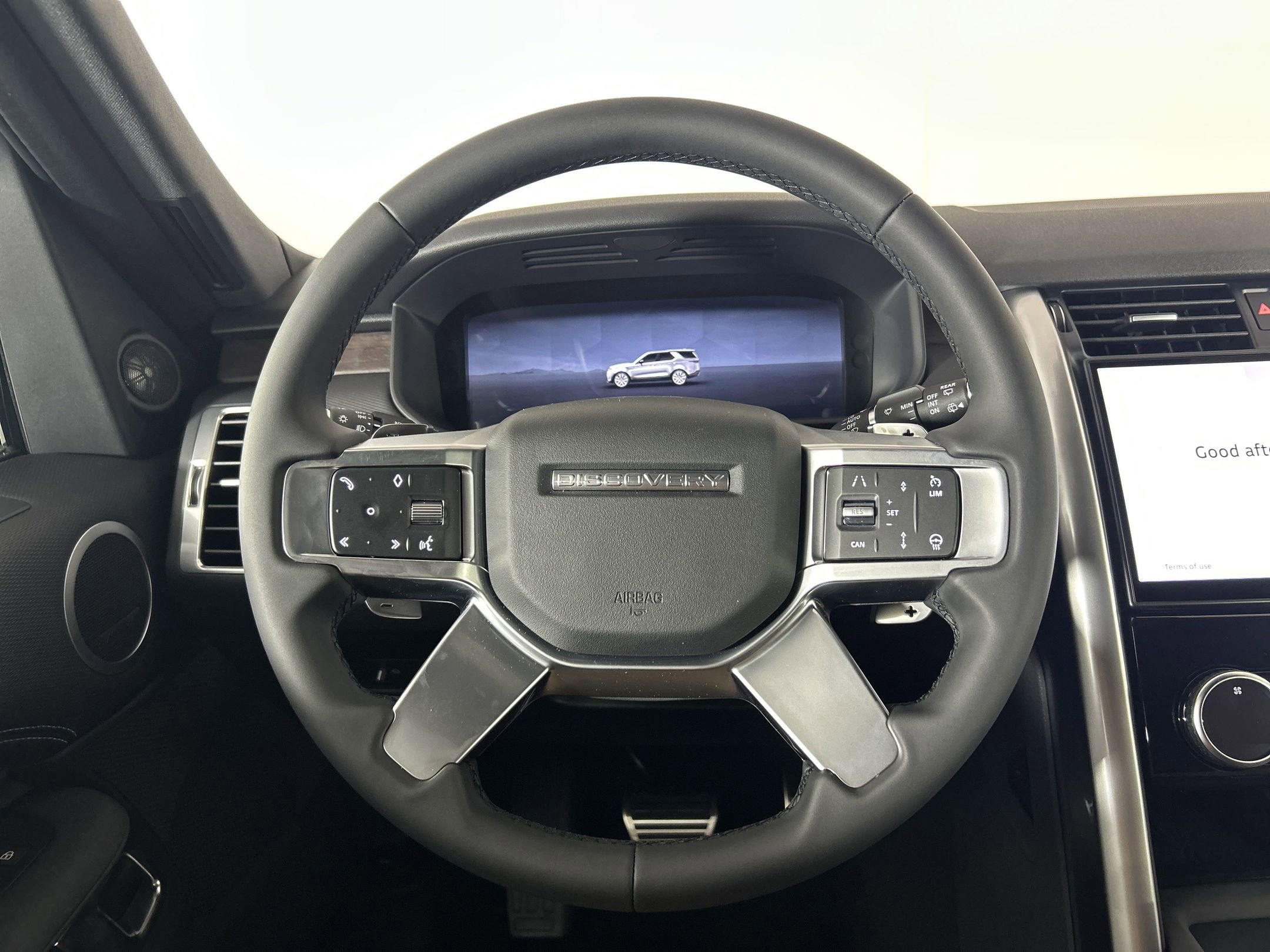 New 2025 Land Rover Discovery Dynamic SE image 14