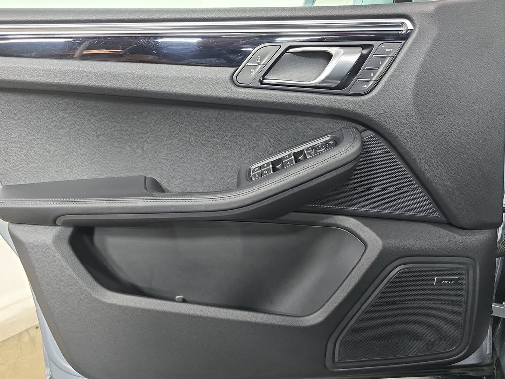 Certified 2026 Porsche Macan AWD/4WD image 22