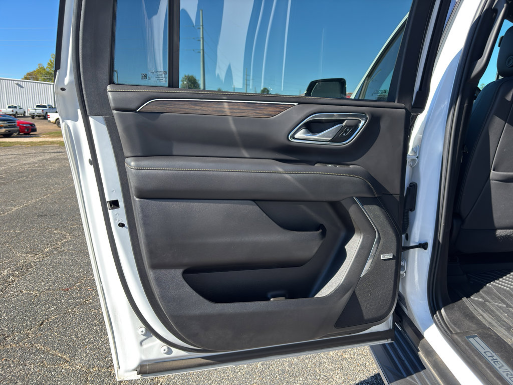 Used 2022 Chevrolet Suburban Premier image 17