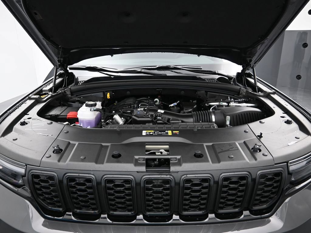 New 2025 Jeep Grand Cherokee Altitude image 27