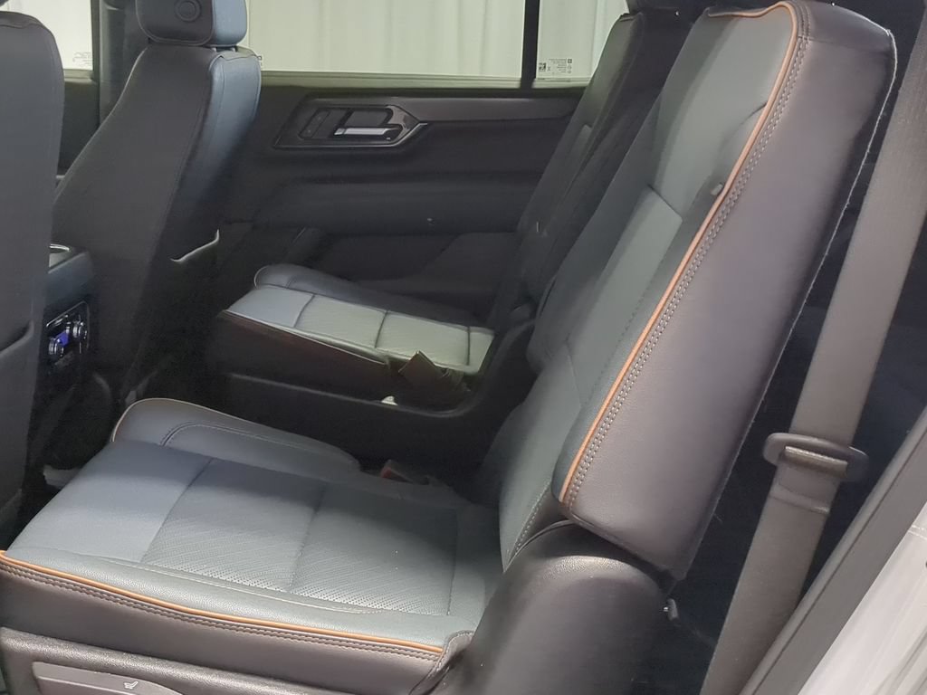 Used 2025 GMC Yukon AT4 w/ AT4 Premium Package AWD/4WD image 20