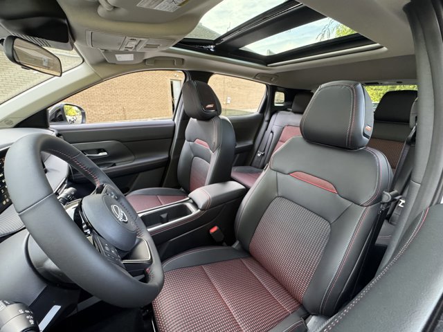 New 2026 Nissan Kicks SR w/ SR Premium Package AWD/4WD image 31
