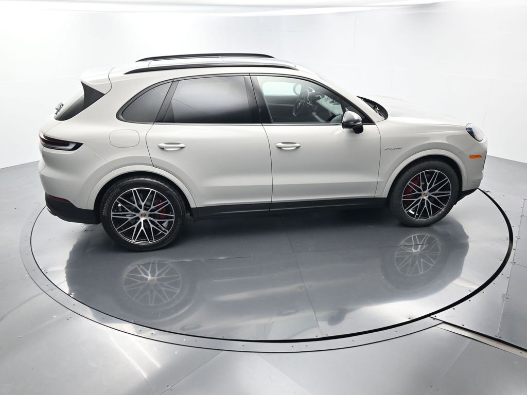 Used 2025 Porsche Cayenne S image 43