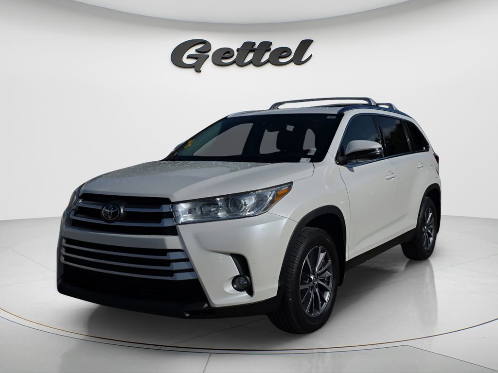 Used 2019 Toyota Highlander XLE AWD/4WD image 1