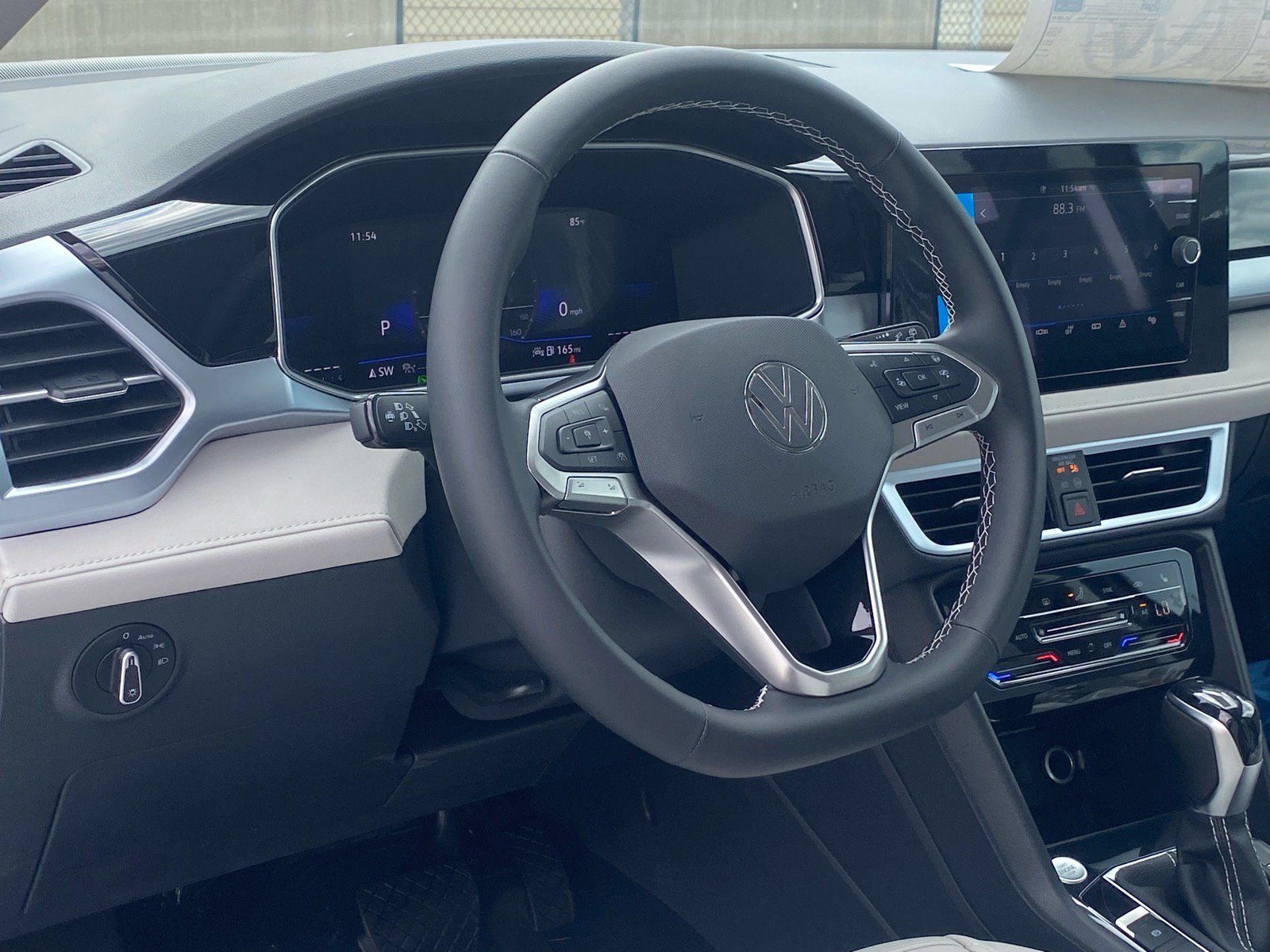 New 2026 Volkswagen Taos SE FWD image 5