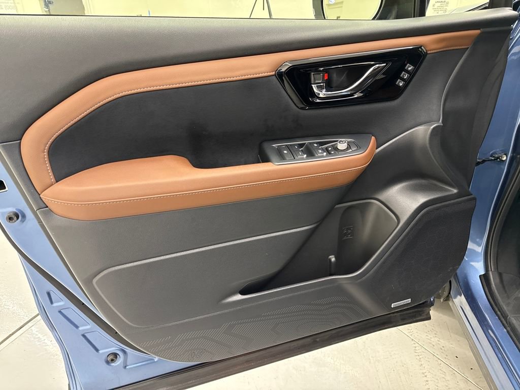 Used 2025 Subaru Forester Touring w/ Popular Package - Touring image 11