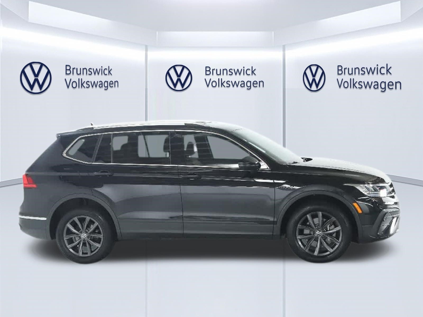 Certified 2023 Volkswagen Tiguan SE AWD/4WD image 11