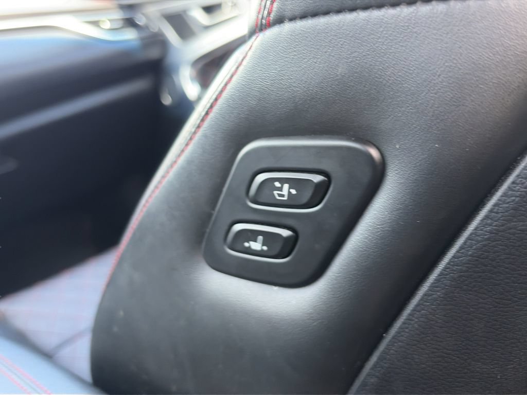 Used 2019 Genesis G70 2.0T Advanced w/ Sport Package RWD image 9