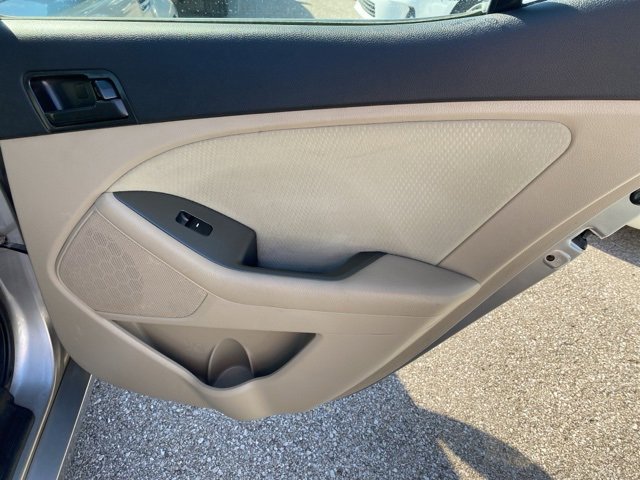 Used 2011 Kia Optima LX image 23
