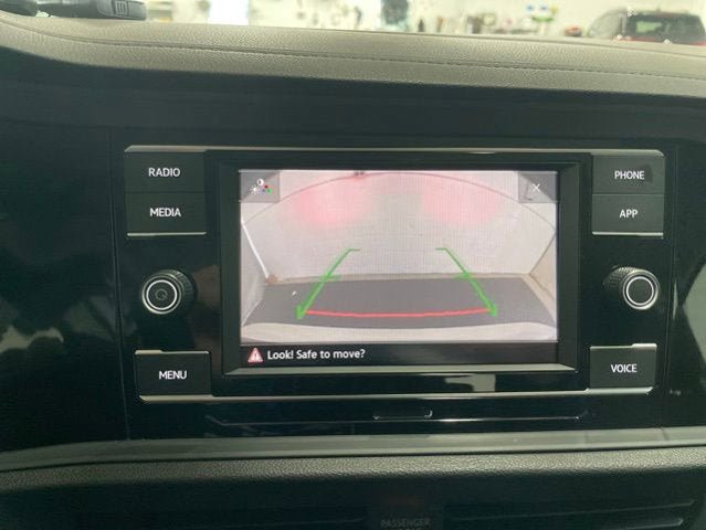 Certified 2023 Volkswagen Jetta SE w/ Panoramic Sunroof Package FWD image 19