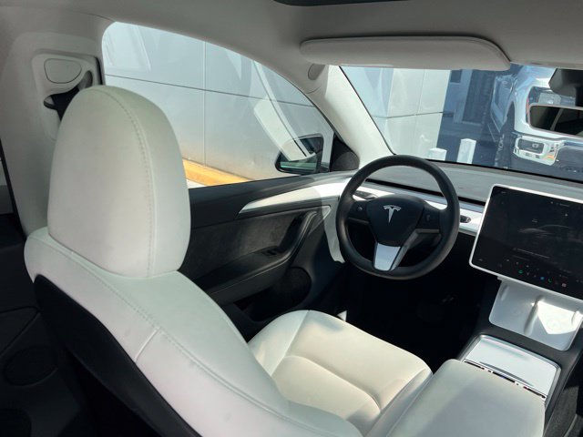 Used 2025 Tesla Model Y Long Range AWD/4WD image 7