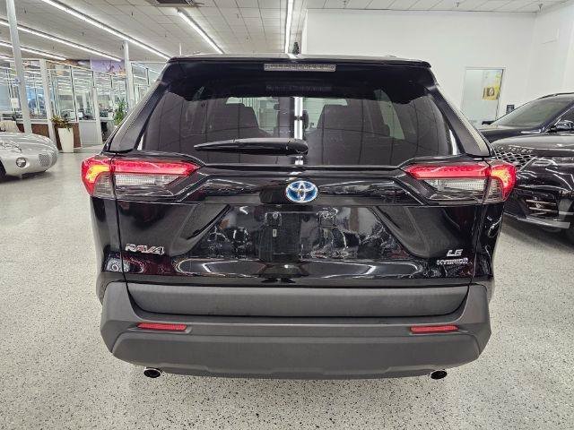 Used 2021 Toyota RAV4 LE AWD/4WD image 5