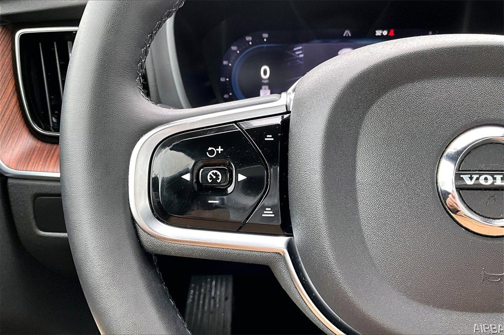 Used 2023 Volvo XC60 B5 Plus w/ Climate Package image 10