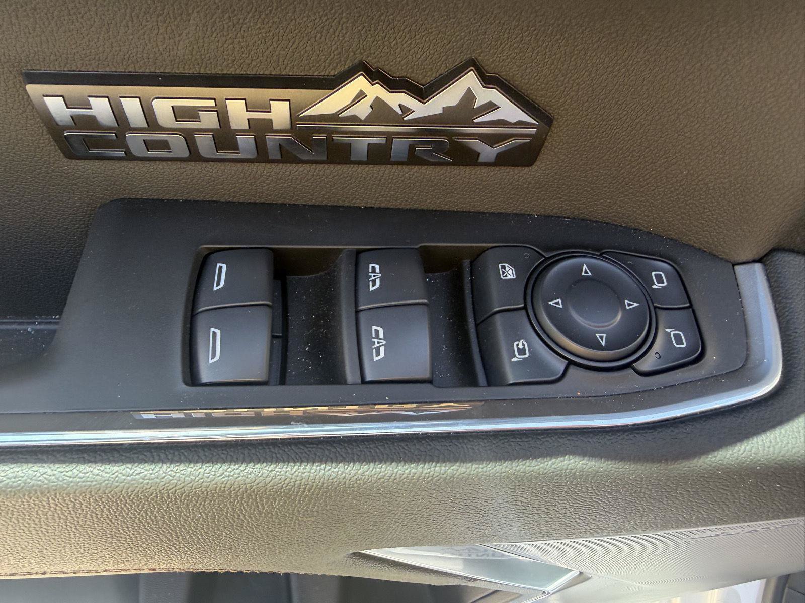 Used 2025 Chevrolet Silverado 1500 High Country w/ High Country Premium Package AWD/4WD image 13