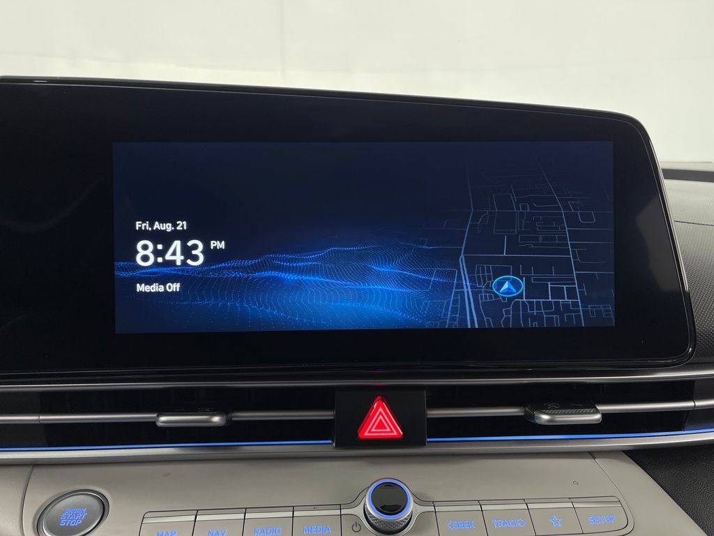 Certified 2025 Hyundai Elantra Limited FWD image 22