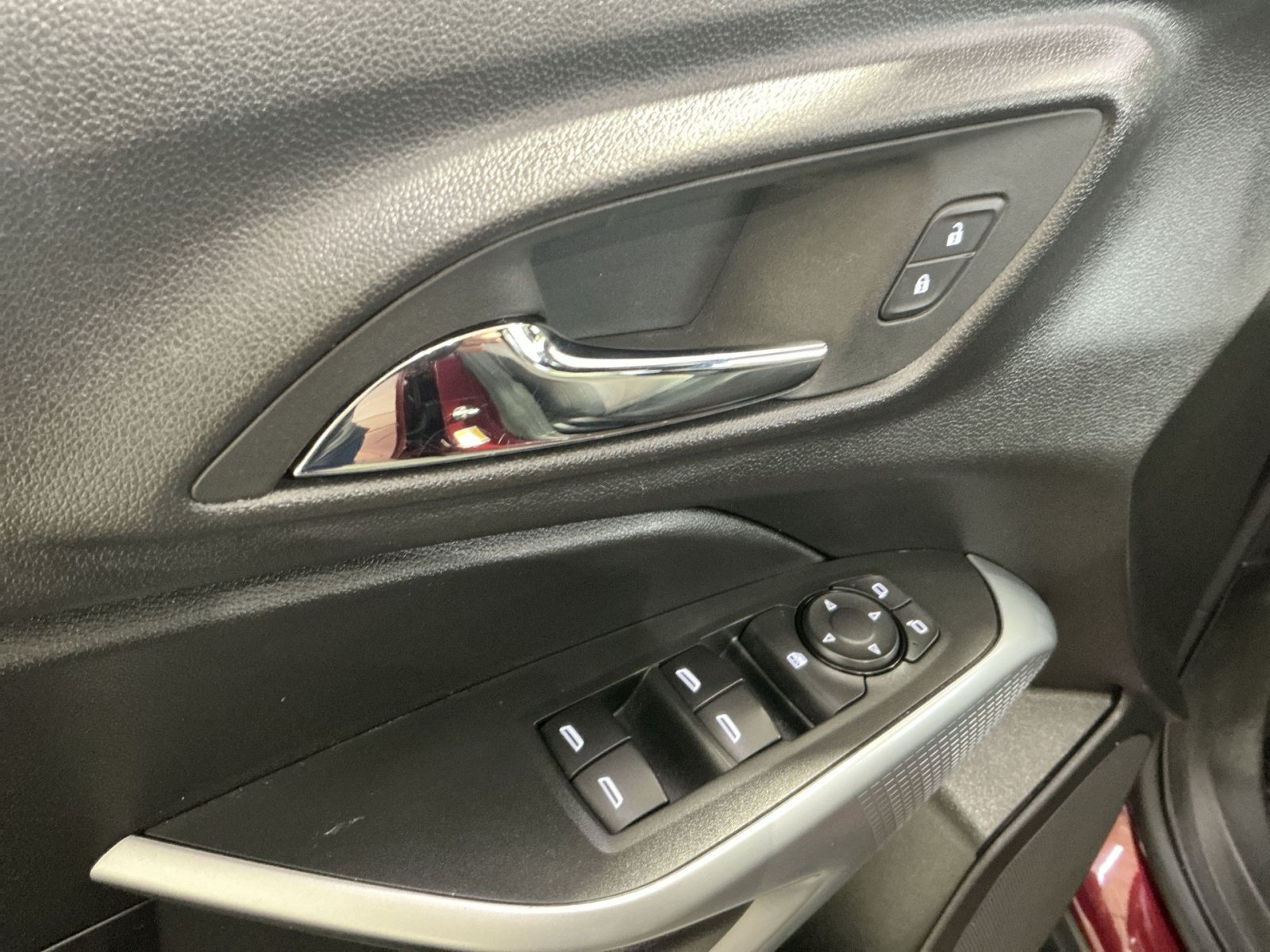 Used 2024 Chevrolet Trax RS FWD image 16