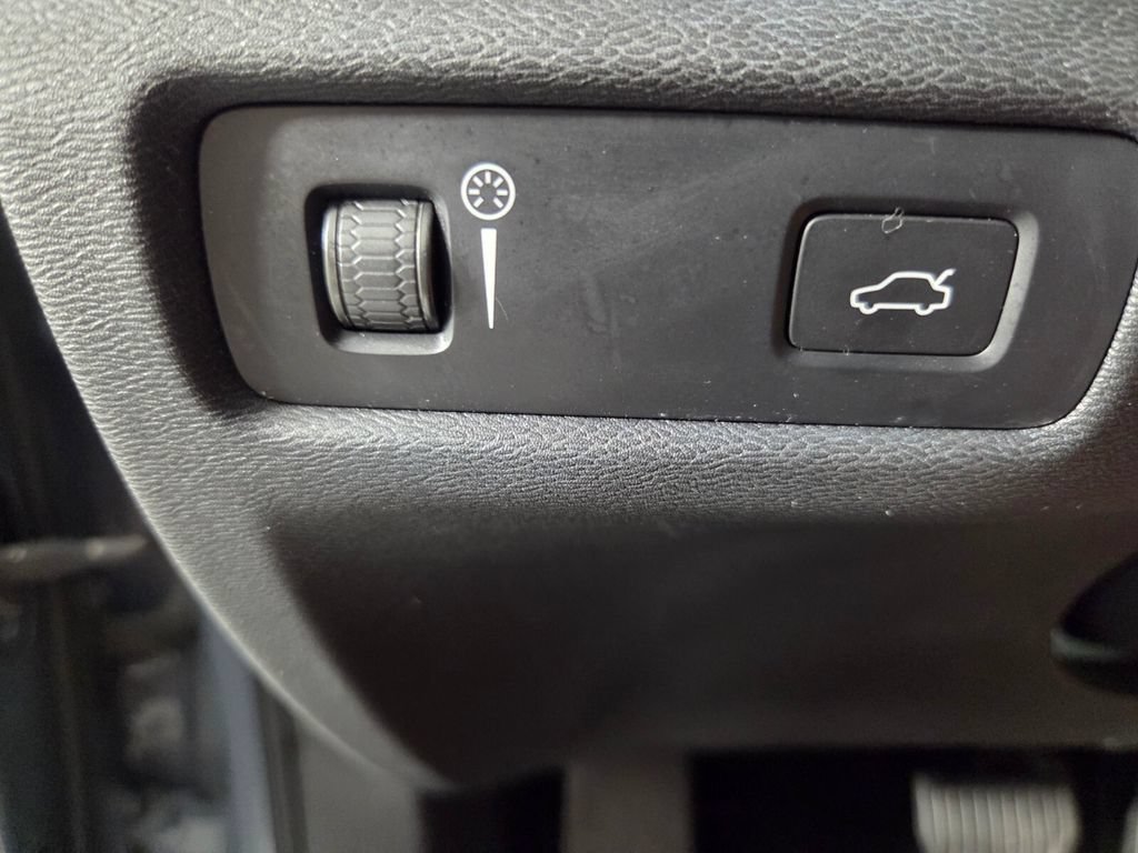 Used 2022 Volvo S60 B5 Momentum AWD/4WD image 18