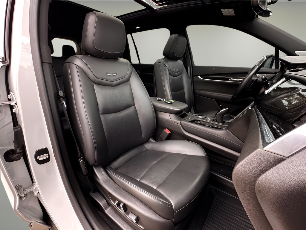 Used 2022 Cadillac XT6 Premium Luxury w/ Technology Package FWD image 22