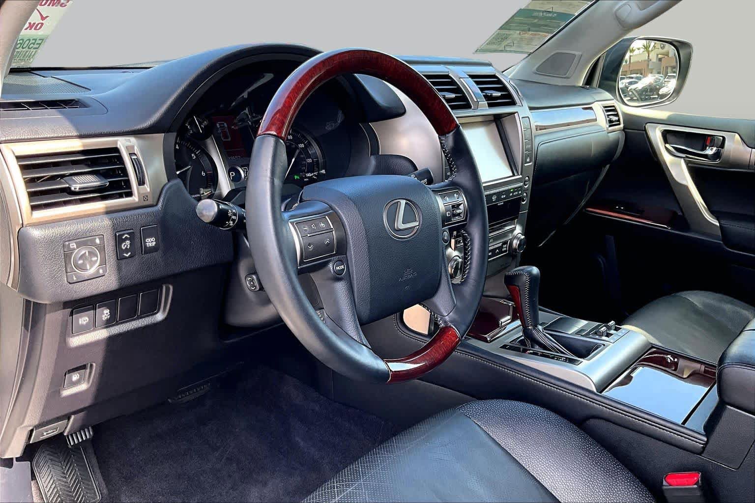 Used 2014 Lexus GX 460 w/ Premium Package AWD/4WD image 16