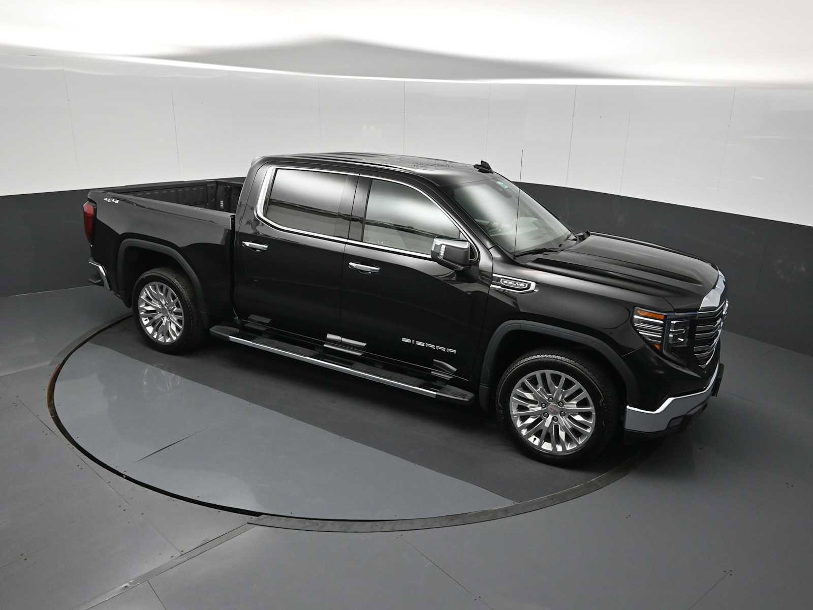 Used 2024 GMC Sierra 1500 SLT w/ SLT Convenience Package AWD/4WD image 8