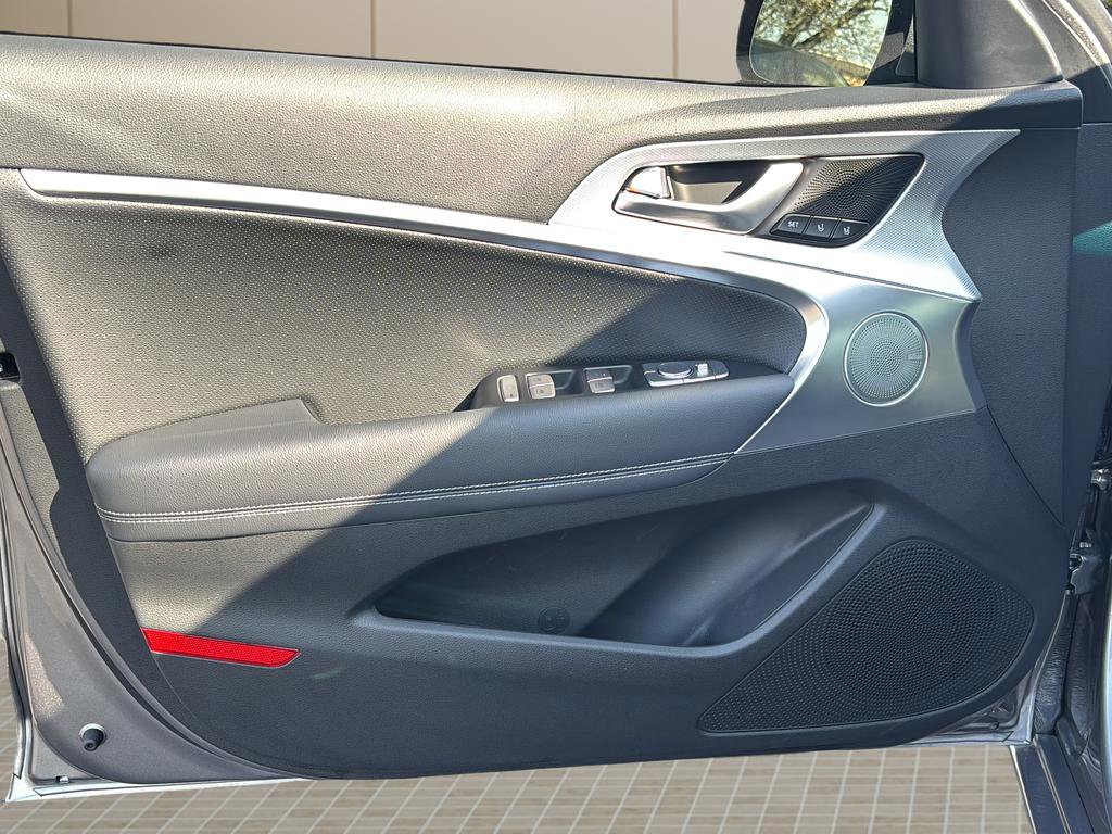 Used 2026 Genesis G70 2.5T Prestige image 16