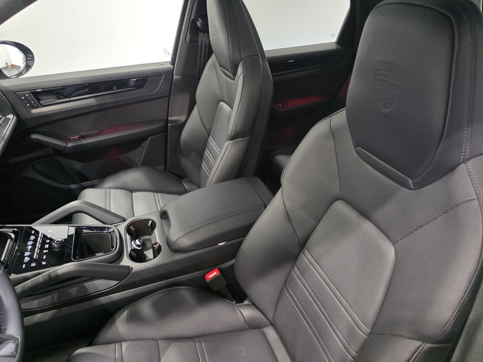 Used 2025 Porsche Cayenne GTS AWD/4WD image 8