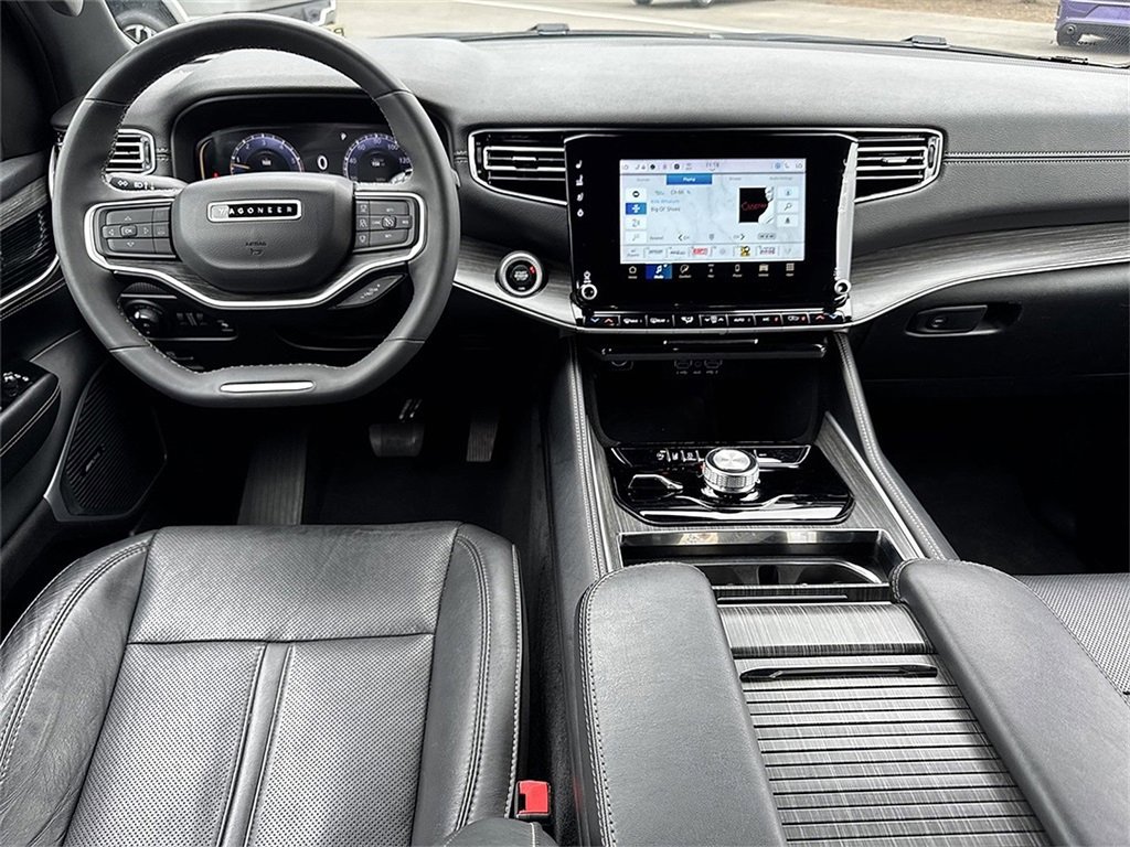 Used 2023 Jeep Wagoneer L Series II image 2