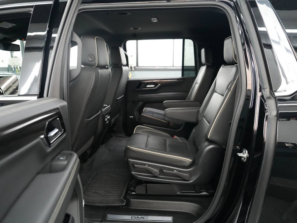 Used 2025 GMC Yukon XL Elevation w/ LPO, Elevation Black Package AWD/4WD image 30