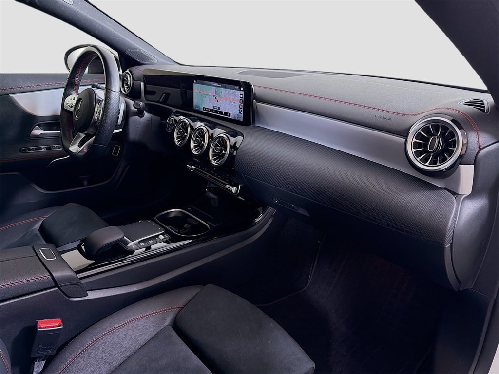 Used 2023 Mercedes-Benz CLA 250 4MATIC image 31