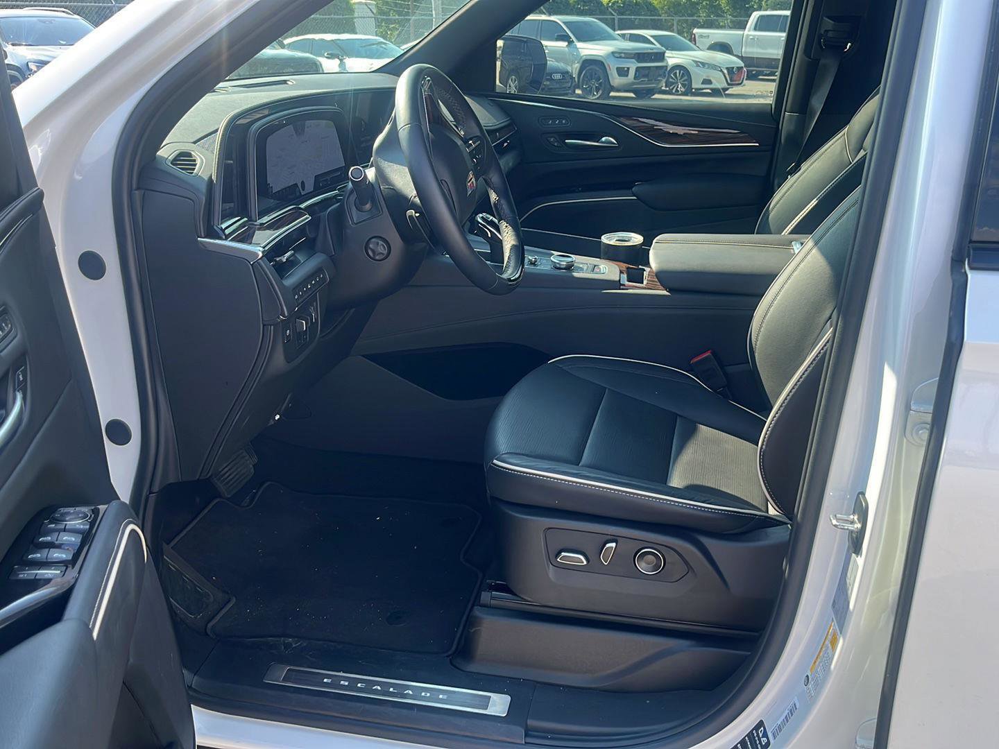 Used 2024 Cadillac Escalade ESV Premium Luxury w/ Performance Package AWD/4WD image 9