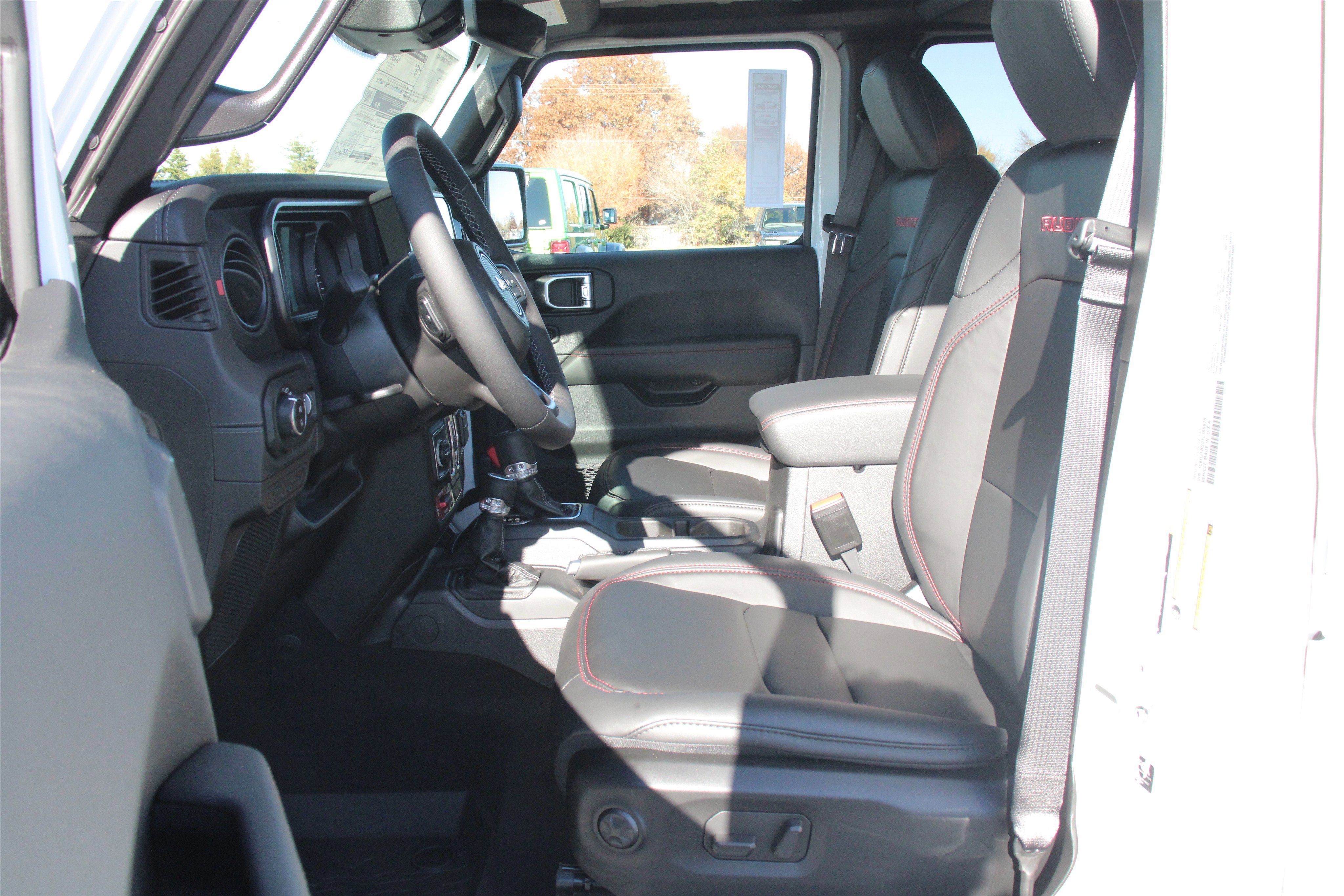 Used 2026 Jeep Gladiator Rubicon w/ Technology Group AWD/4WD image 3