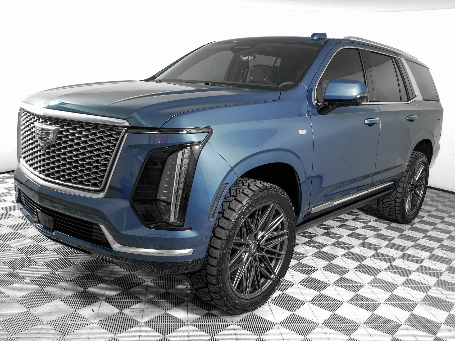 Used 2026 Cadillac Escalade Luxury w/ LPO, Radiant Package image 9