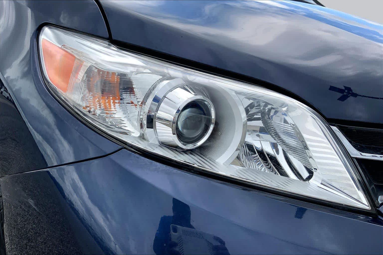 Used 2020 Toyota Sienna XLE Premium FWD image 27
