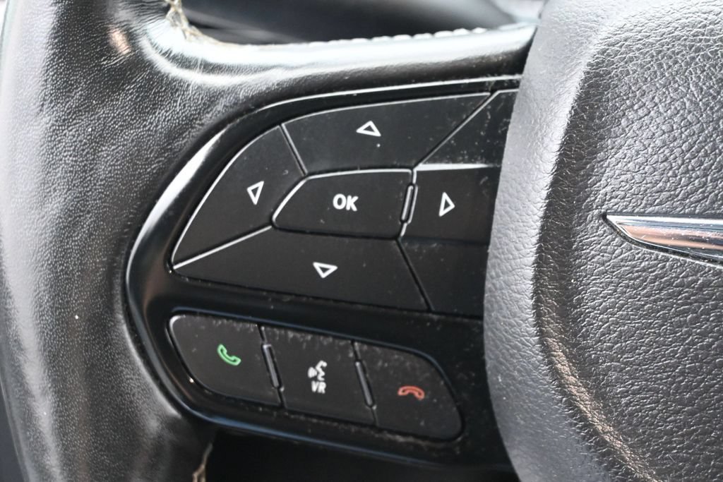 Used 2019 Chrysler Pacifica Touring Plus w/ Advanced Safetytec Group FWD image 18