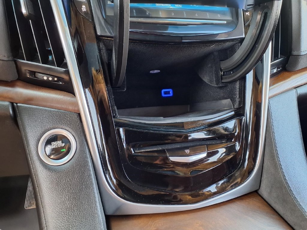 Used 2019 Cadillac Escalade Luxury AWD/4WD image 9