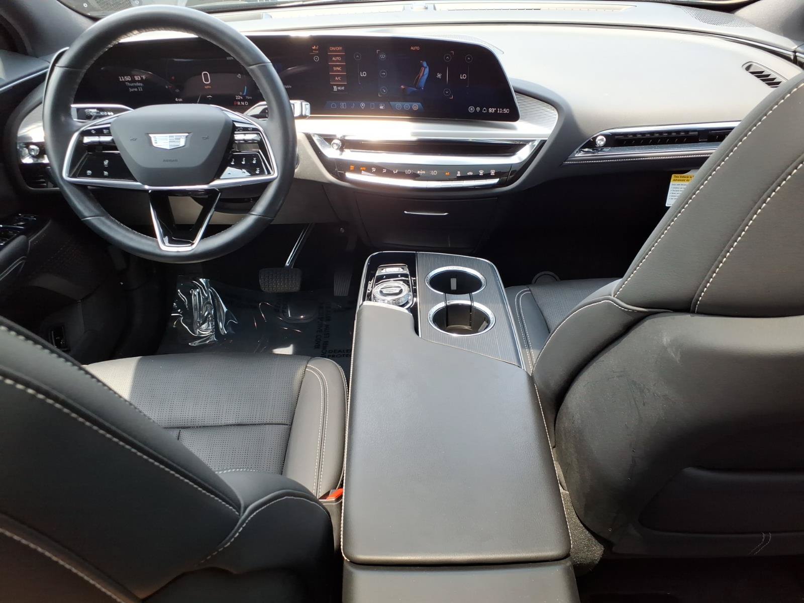 Certified 2024 Cadillac Lyriq Luxury AWD/4WD image 15