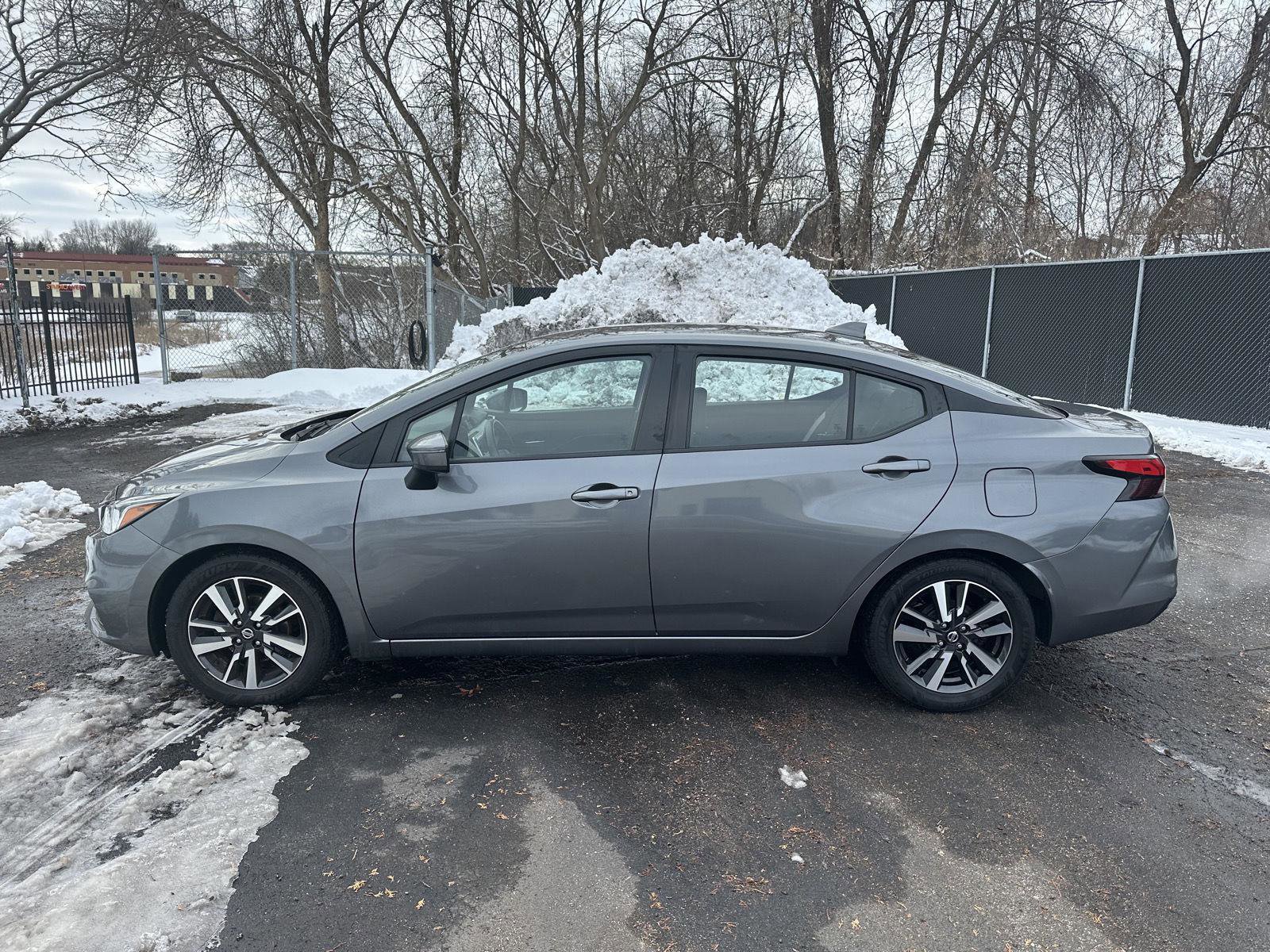Used 2020 Nissan Versa SV image 2