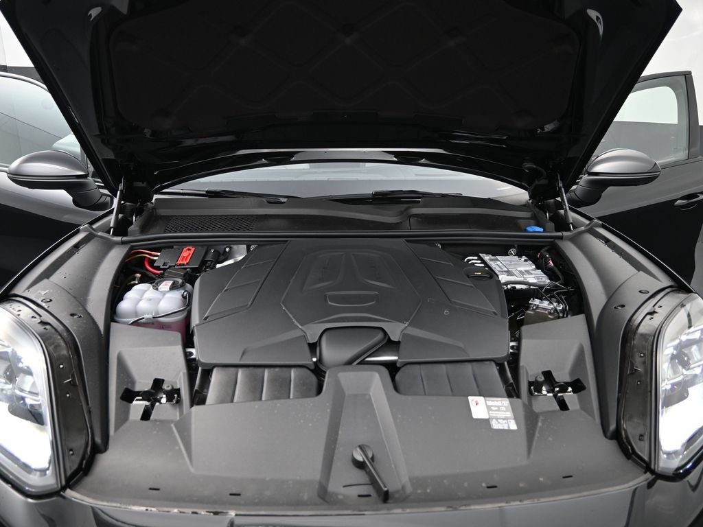 Certified 2026 Porsche Cayenne AWD/4WD image 25