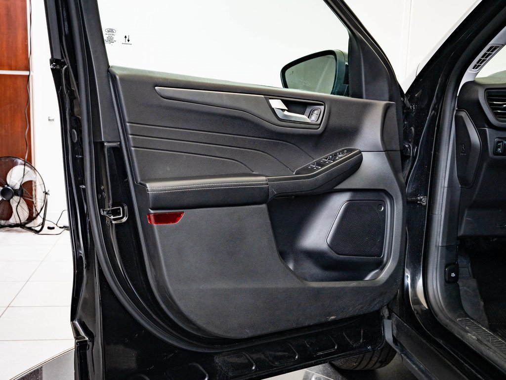 Used 2024 Ford Escape SE w/ Class II Trailer Tow Package image 25