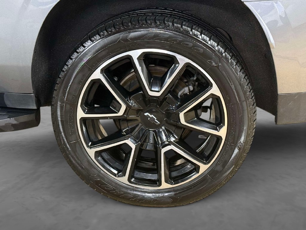 Used 2022 Chevrolet Suburban RST w/ Luxury Package RWD image 8