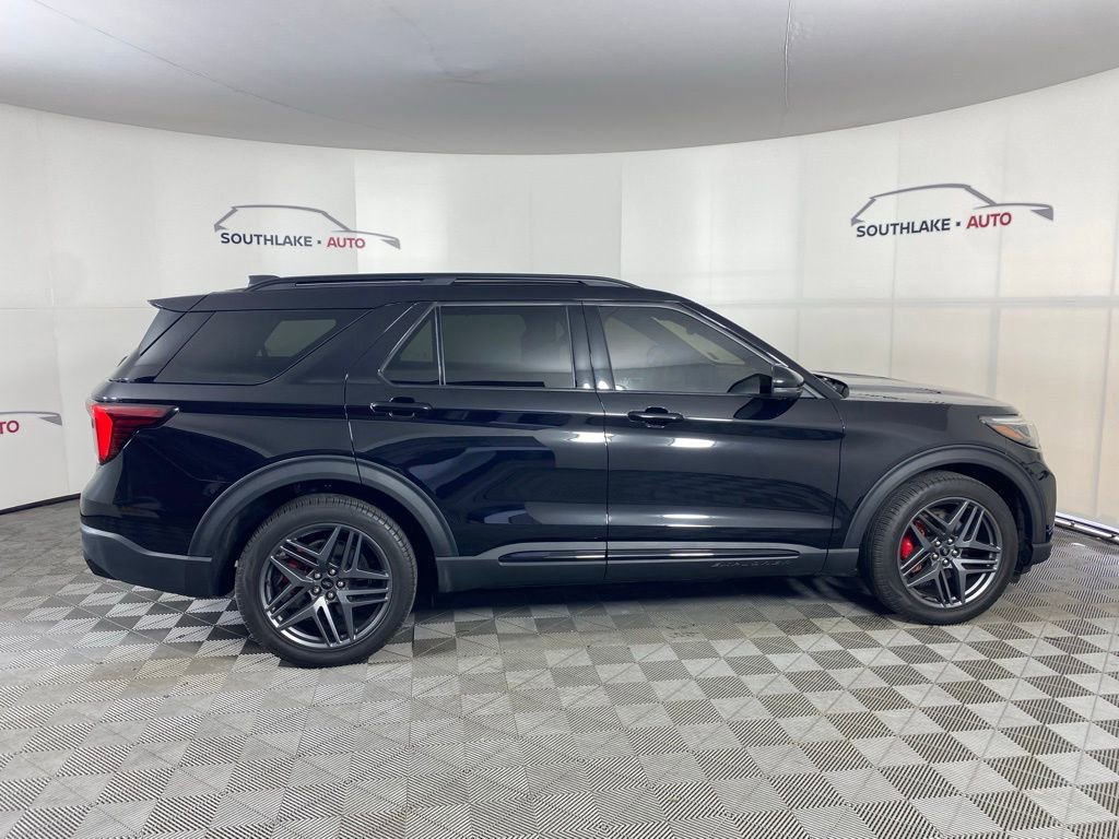 Used 2025 Ford Explorer ST image 10
