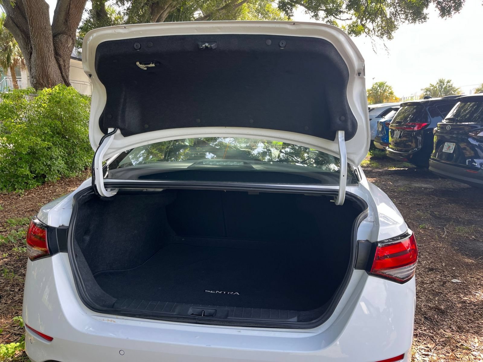 Used 2025 Nissan Sentra SV FWD image 28