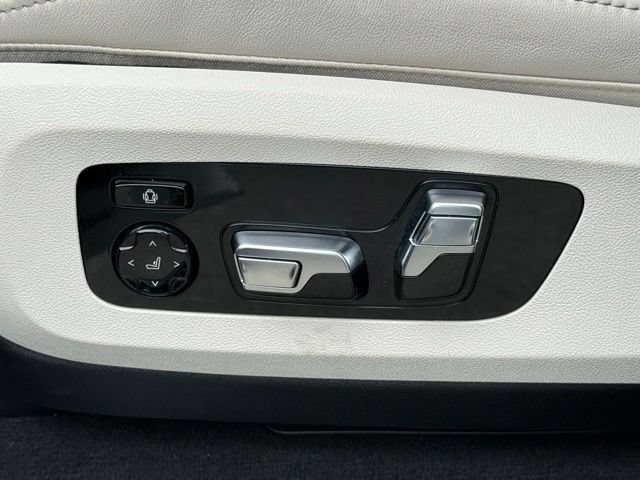 Used 2026 BMW X7 xDrive40i w/ M Sport Package AWD/4WD image 21