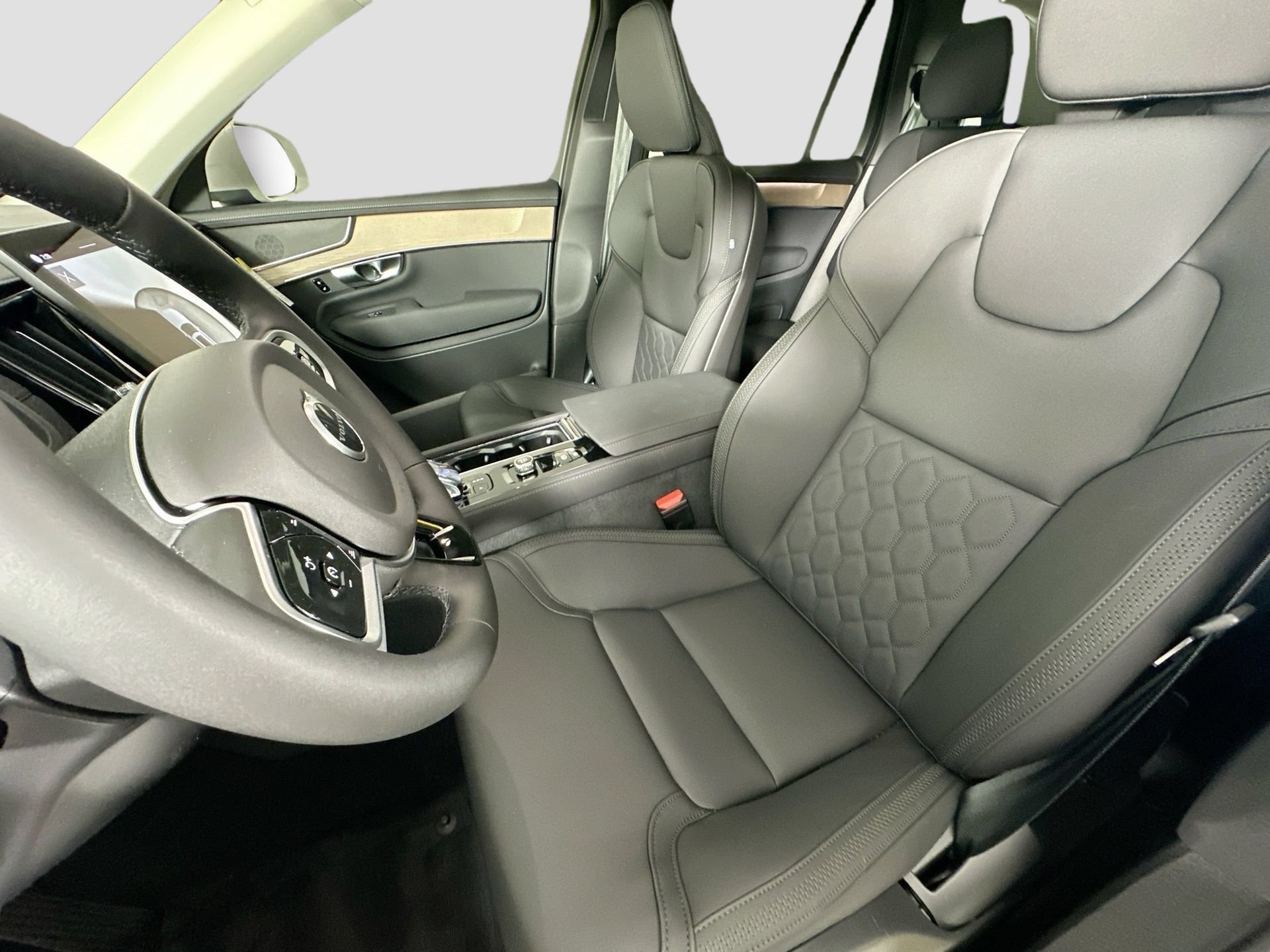 New 2026 Volvo XC90 B5 Plus w/ Protection Package Premier AWD/4WD image 21