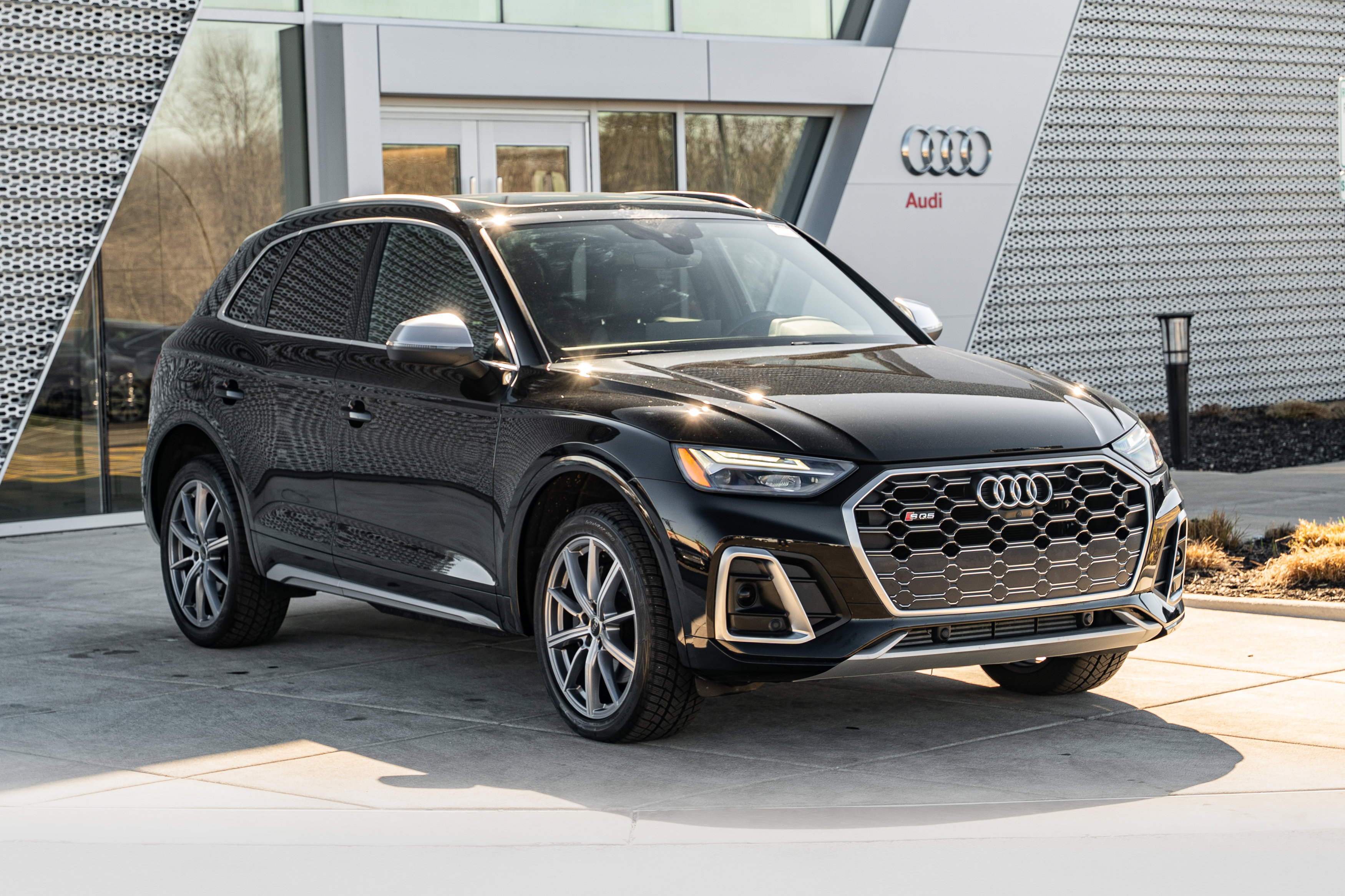 Certified 2023 Audi SQ5 Premium Plus w/ Premium Plus Package AWD/4WD image 2