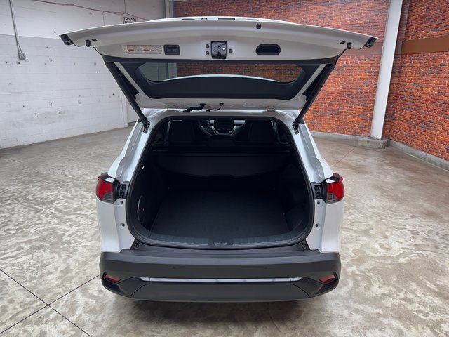 Used 2024 Toyota Corolla Cross XSE w/ Convenience Package image 25